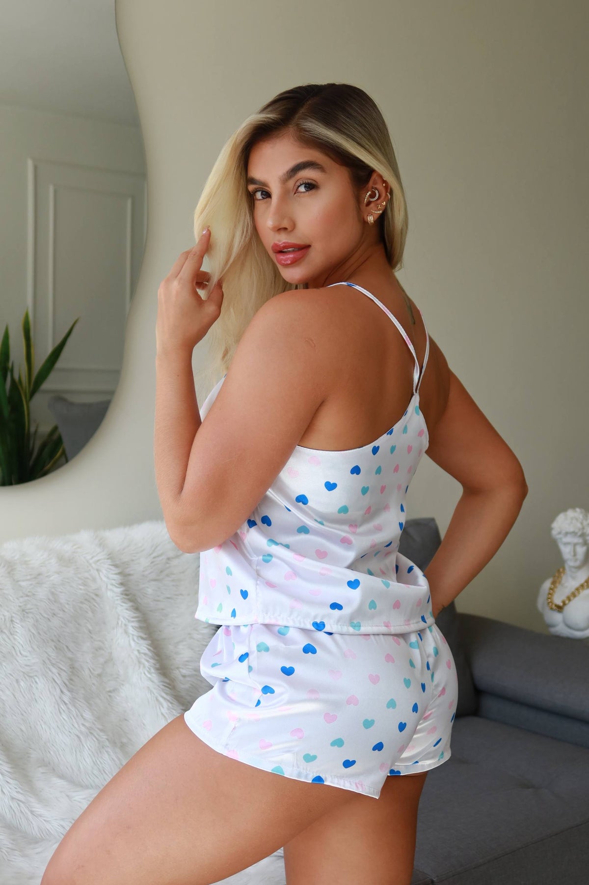 11413 LINDA FANTASTIC EXTRAVAGANCE